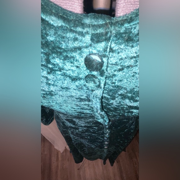 La Fête Emerald Velvet Dress - Picture 5 of 11